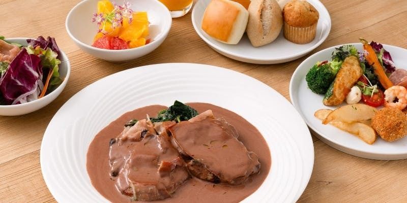 [Buffet + Meat dishes] An all-you-can-eat Italian buffet with antipasto and meat dishes