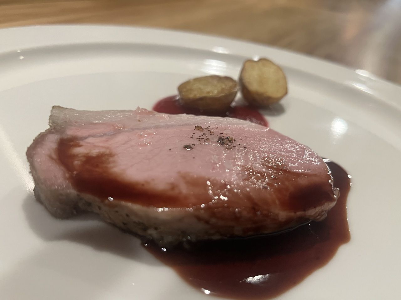 Abendessen — Chef's Omakase Course (7 Gänge; Hauptbestandteil: Marken‑Schweinefleisch) + Pairing