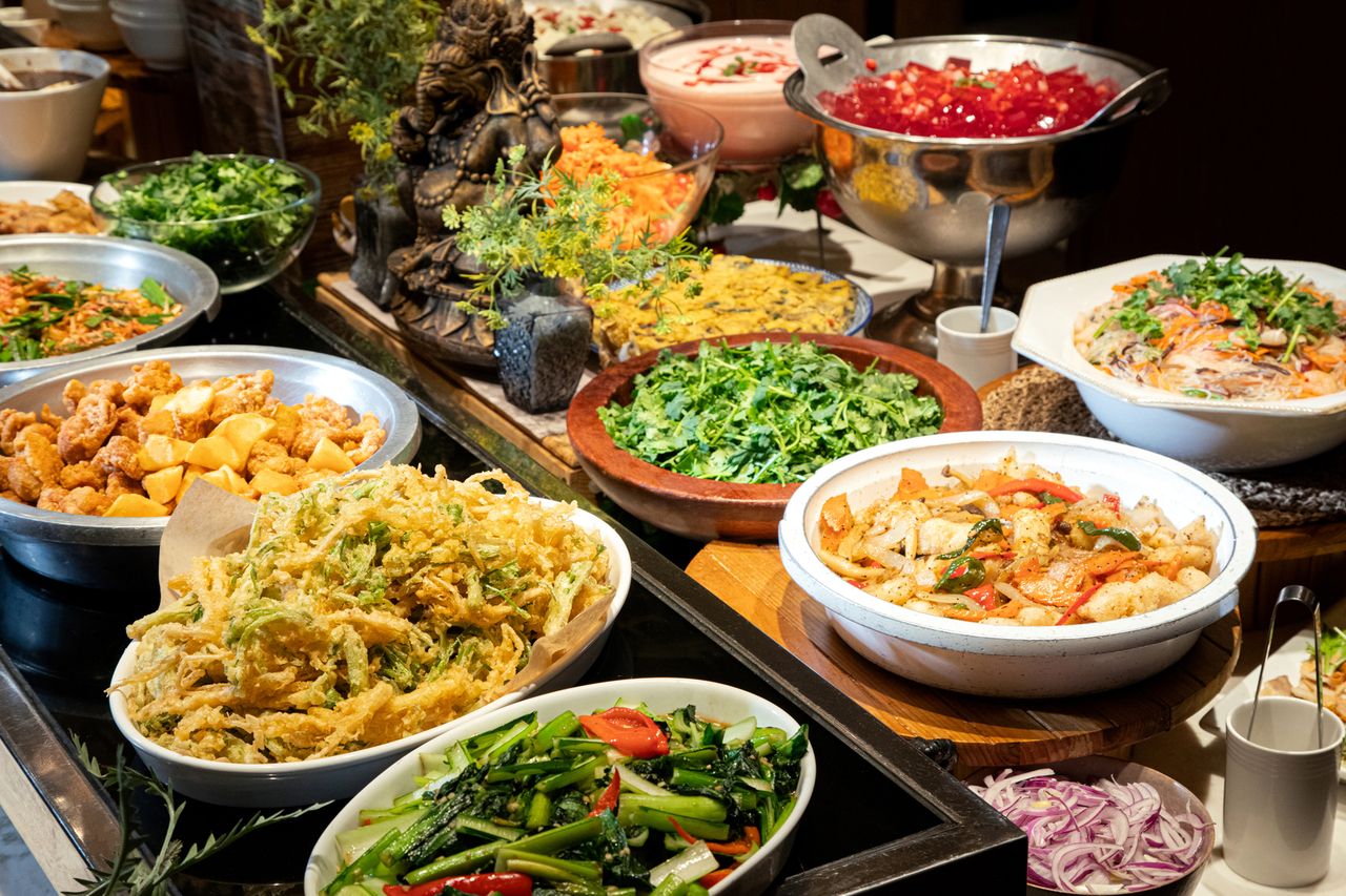 ◇Saturdays, Sundays, and public holidays◇ 90-minute limit "Autumn season! Freshly grilled mushrooms, pad thai, Thai noodles, and a rewarding ethnic resort buffet by "Che""