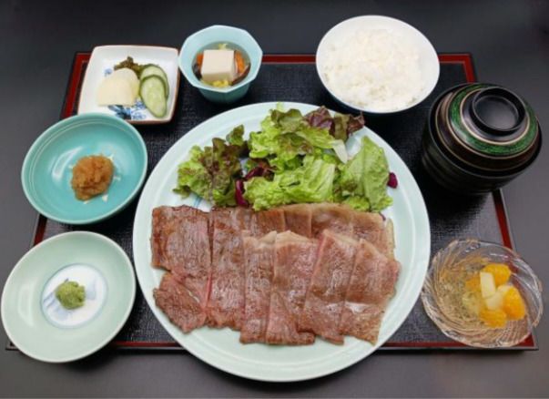 Thinly sliced sirloin steak set meal