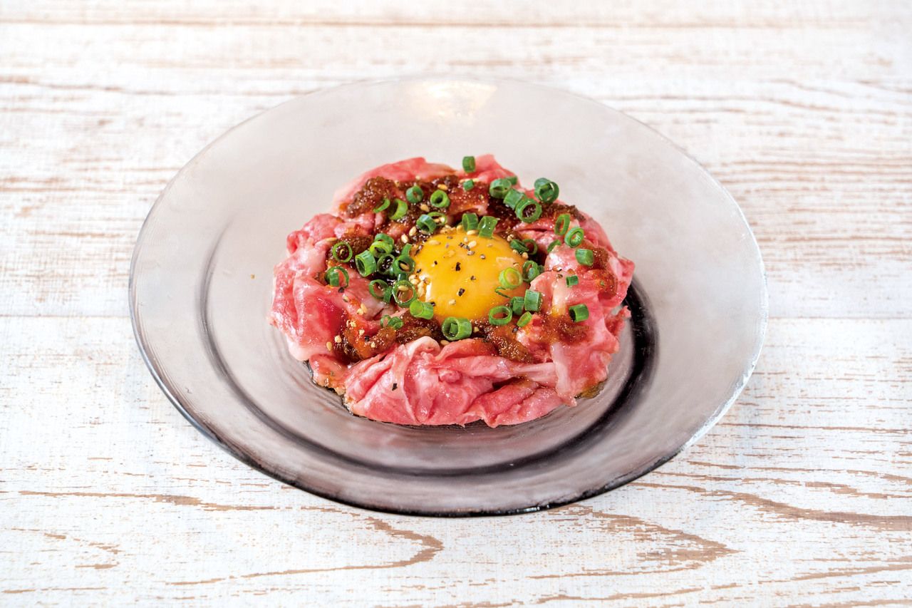 인기 수제 육회와 숙성육 특선 런치 코스