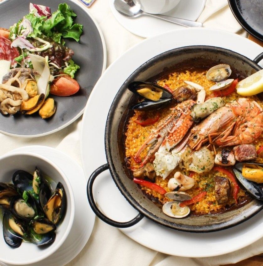 【ランチ】人気のアヒージョに加えて、前菜やパエリャはお好きなものを選べるお手軽コース〈カジュアルランチ〉