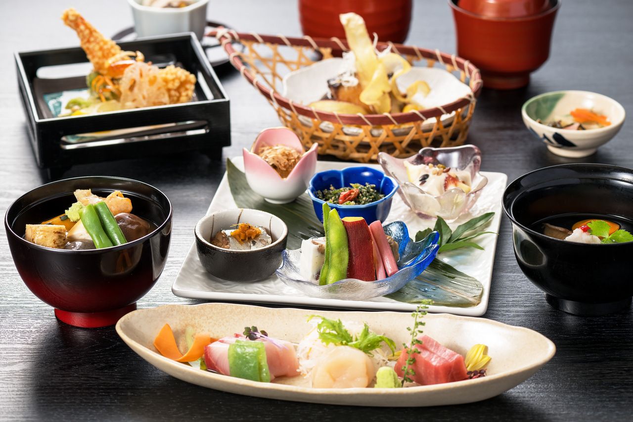 Kaiseki Wabizen (traditional multi-course Japanese meal)