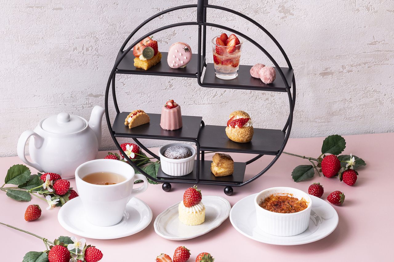 【土日祝 通常価格】まるごと味わう、苺の贅沢アフタヌーンティー【1月3日～3月31日】