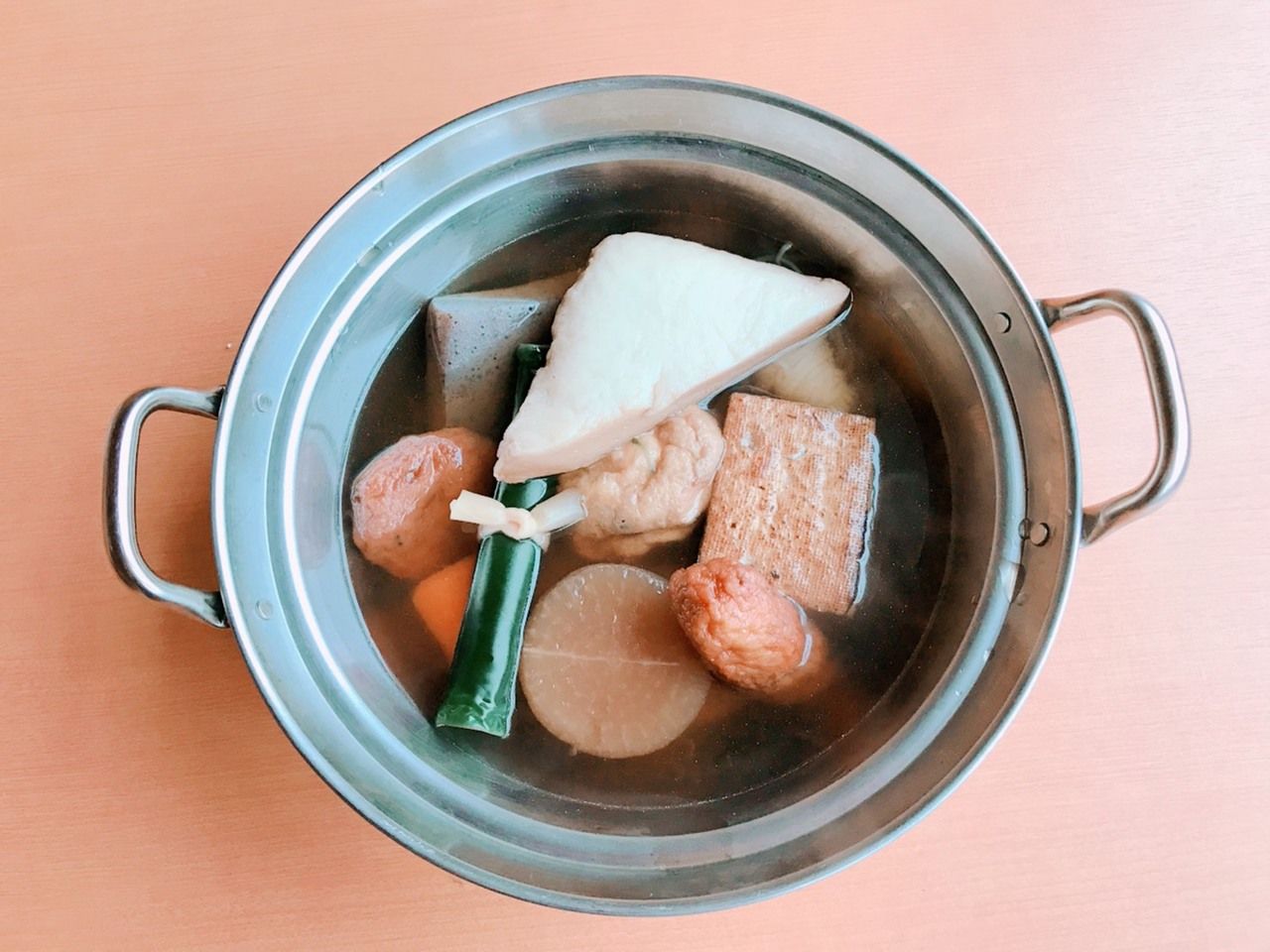 We will prepare an oden hot pot for one person with approximately 6～8 items. 2,750円