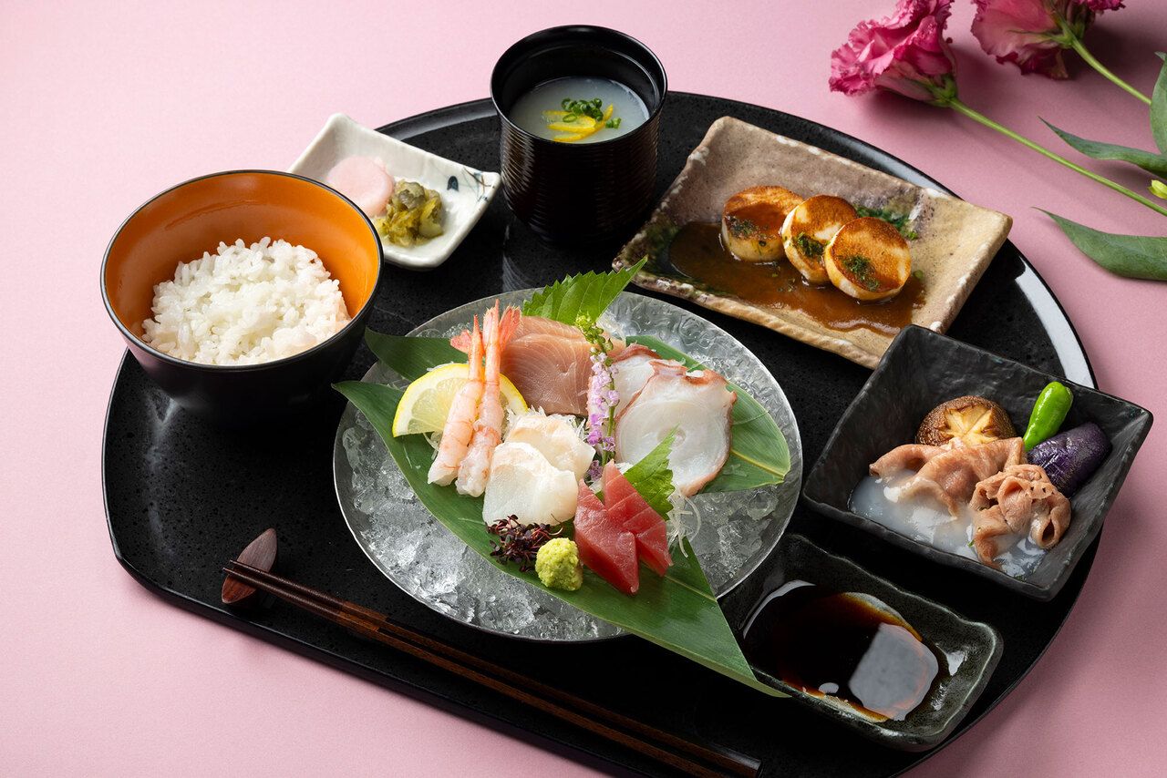 Weekdays in December only: BAMBOO Gozen “Shiwasu” — served with coffee or TWG Tea