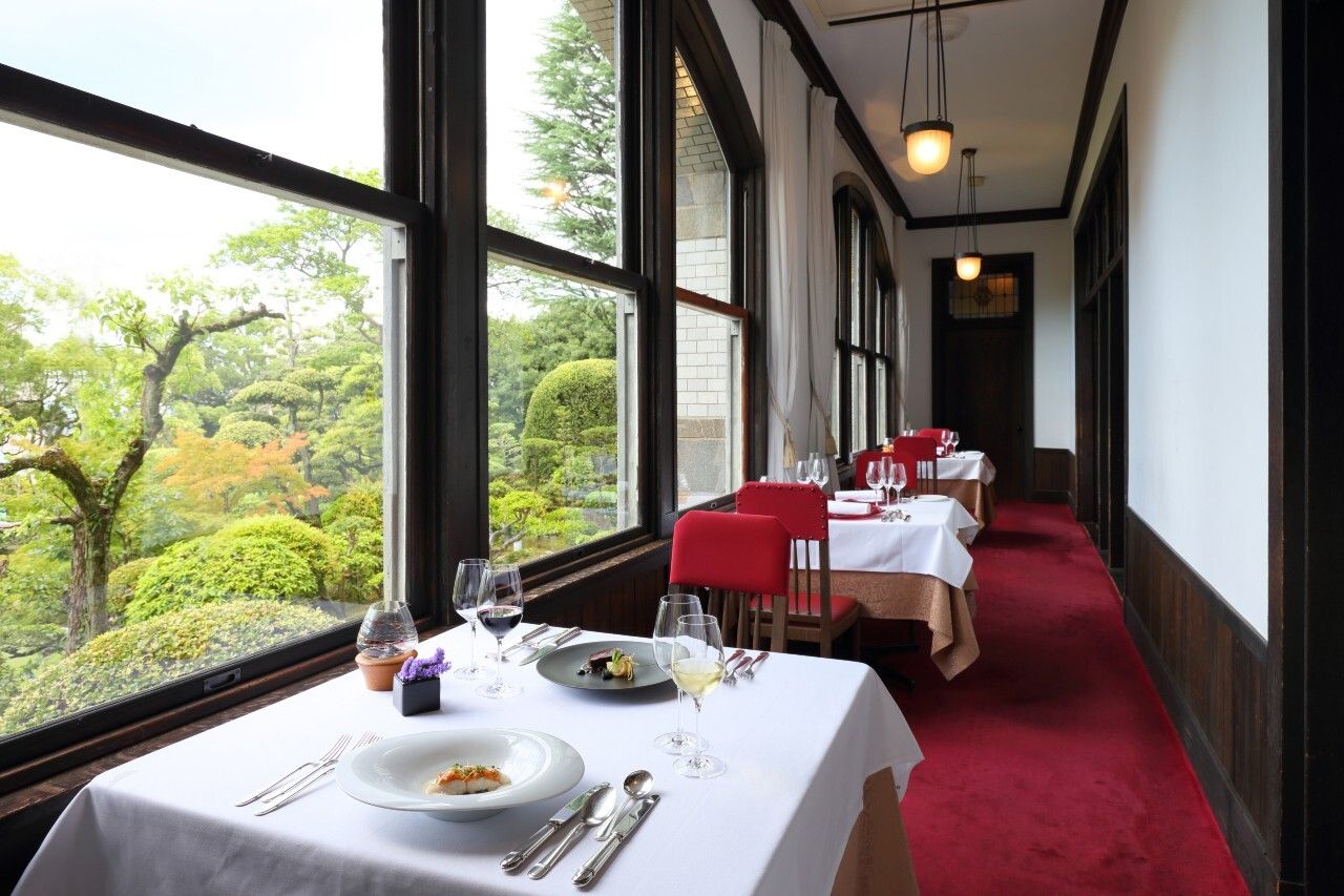 Weekdays only — One complimentary pear cocktail with Déjeuner B