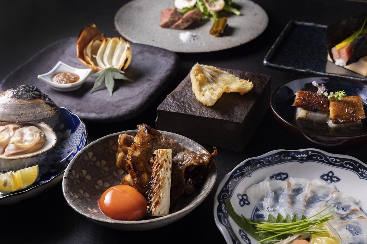 A carefully selected seasonal course to enjoy with all five senses <20 dishes in total>