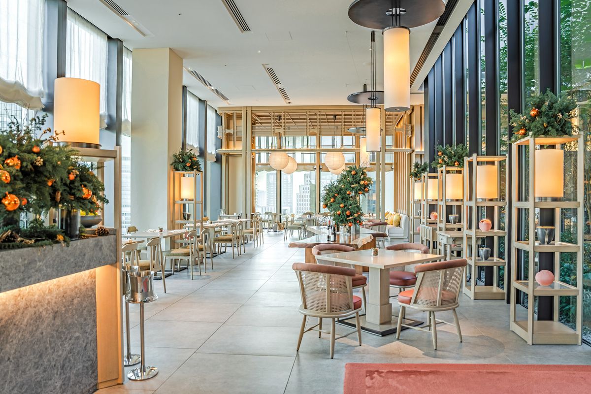 フェスティブプレミアムブッフェ+選べるメイン／ソフトドリンクフリーフロー