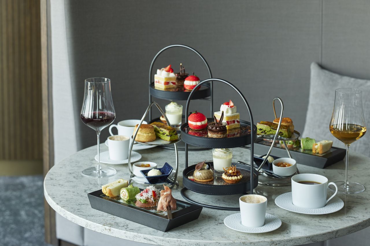 [From December 27th, Saturdays, Sundays, and Holidays Only] Winter Afternoon Tea - Includes Free-Flowing Champagne