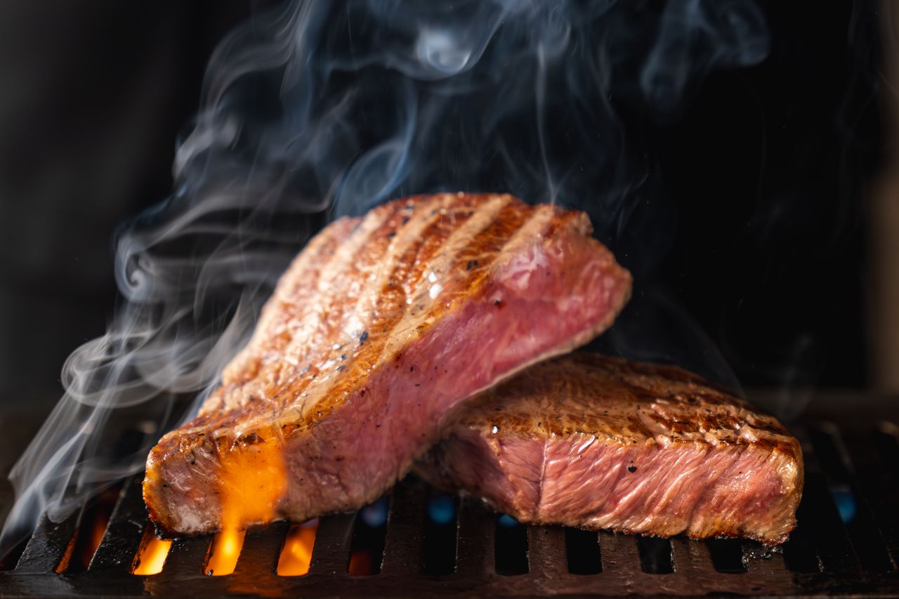 【忘年会人気No.1】黒毛和牛 “厚切り赤身ステーキ” コース〈2時間飲み放題付〉