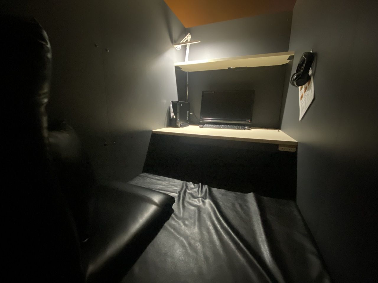 【月〜木】ブース　6時間パック（シャワー付き）