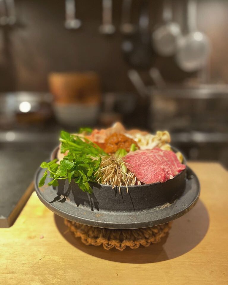 New Year's Party Course! Spicy miso hotpot course with Japanese black beef skirt steak, Japanese parsley, and mushrooms