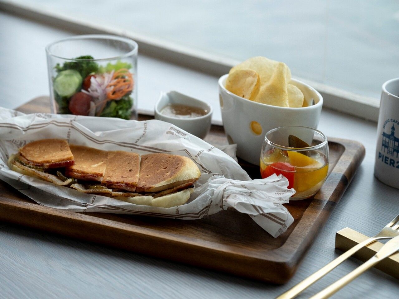 [Light Meal Set] Thick-cut picnic ham, Gruyère cheese, pickles, Cuban sandwich, and cream soda | 2,600 yen