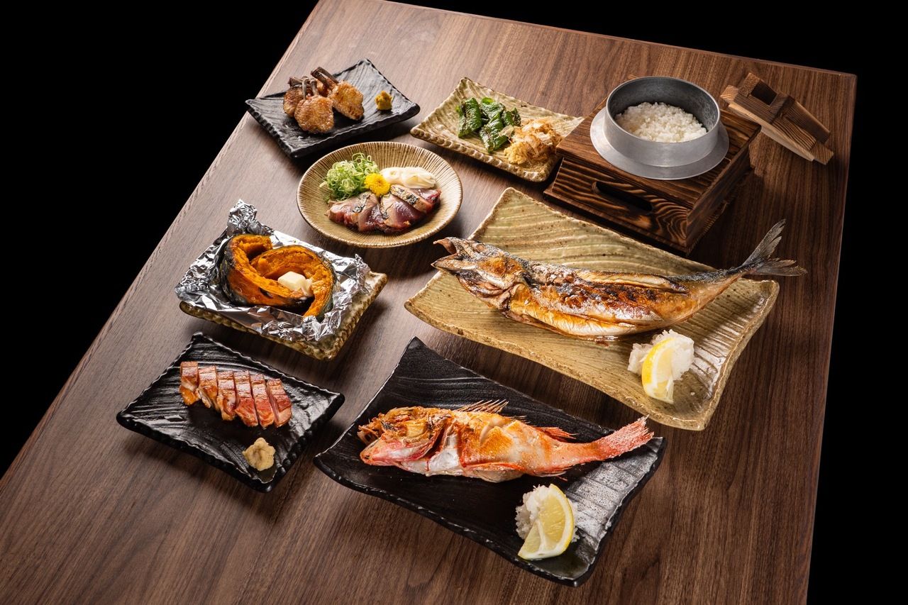 ★ [Feel the Season] Chef's Selected Seasonal Omakase Dishes + Choice of Atomic Grill + Seasonal Takikomi Gohan (Rice) with All-You-Can-Drink