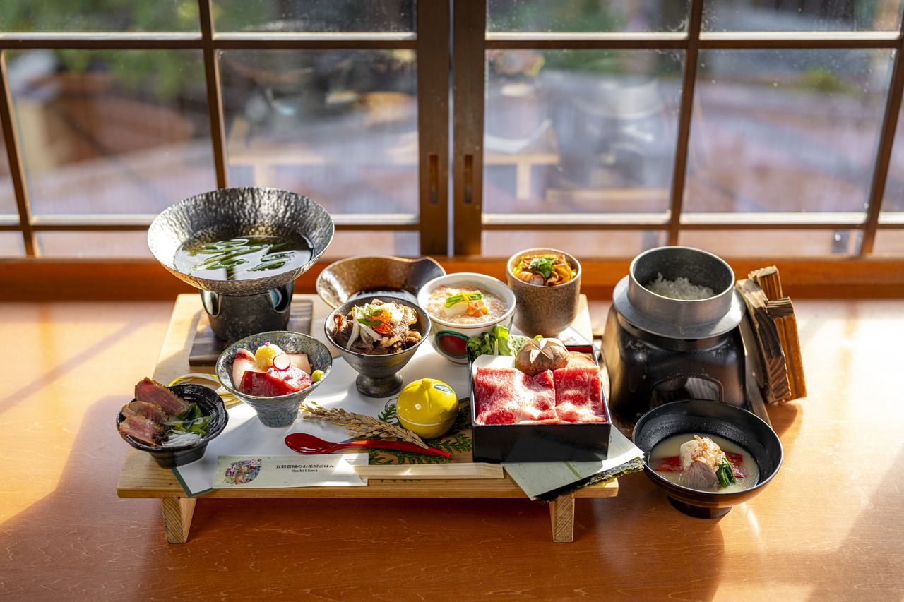 Kyoto Bowl Five-Type Tasting Set ~ Wagyu Beef Shoulder Loin and Winter Vegetable Shabu-Shabu ~ (Winter ver. / From December 1, 2025)