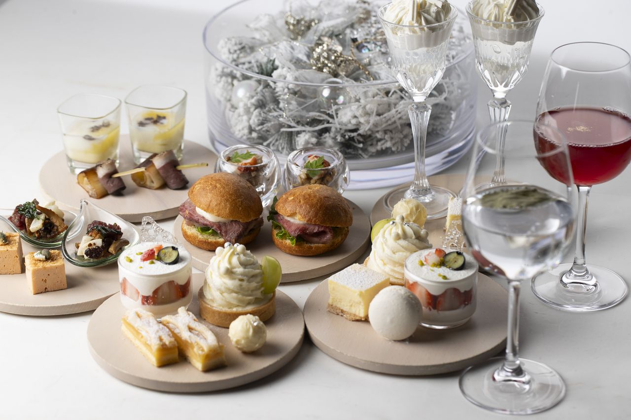 【标准座位（含景观费）】12月20日至25日：含一杯香槟！“白珍珠”圣诞午后茶