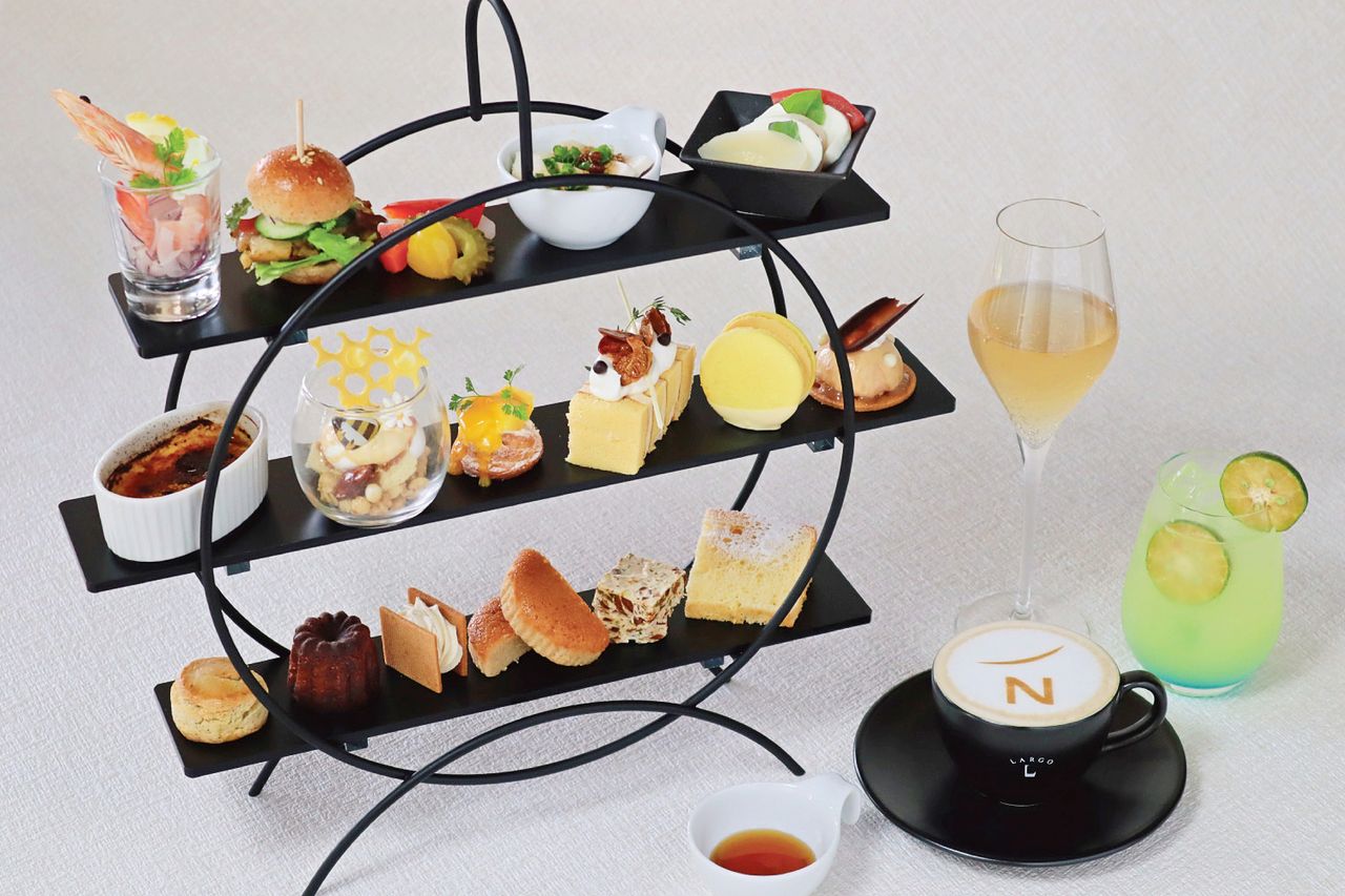Afternoon tea / 3,800 yen per person (tax included)