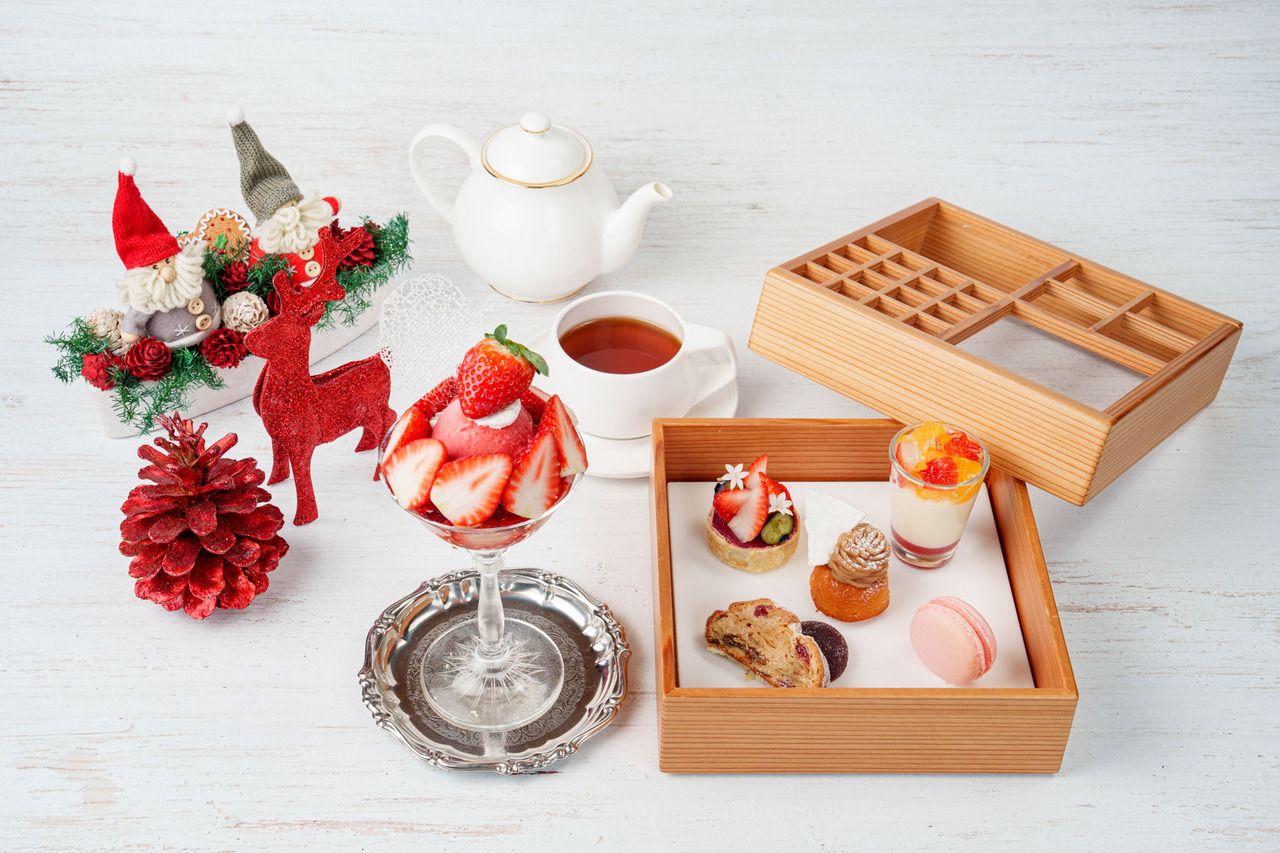 クリスマス限定組子箱といちごのミニパフェ