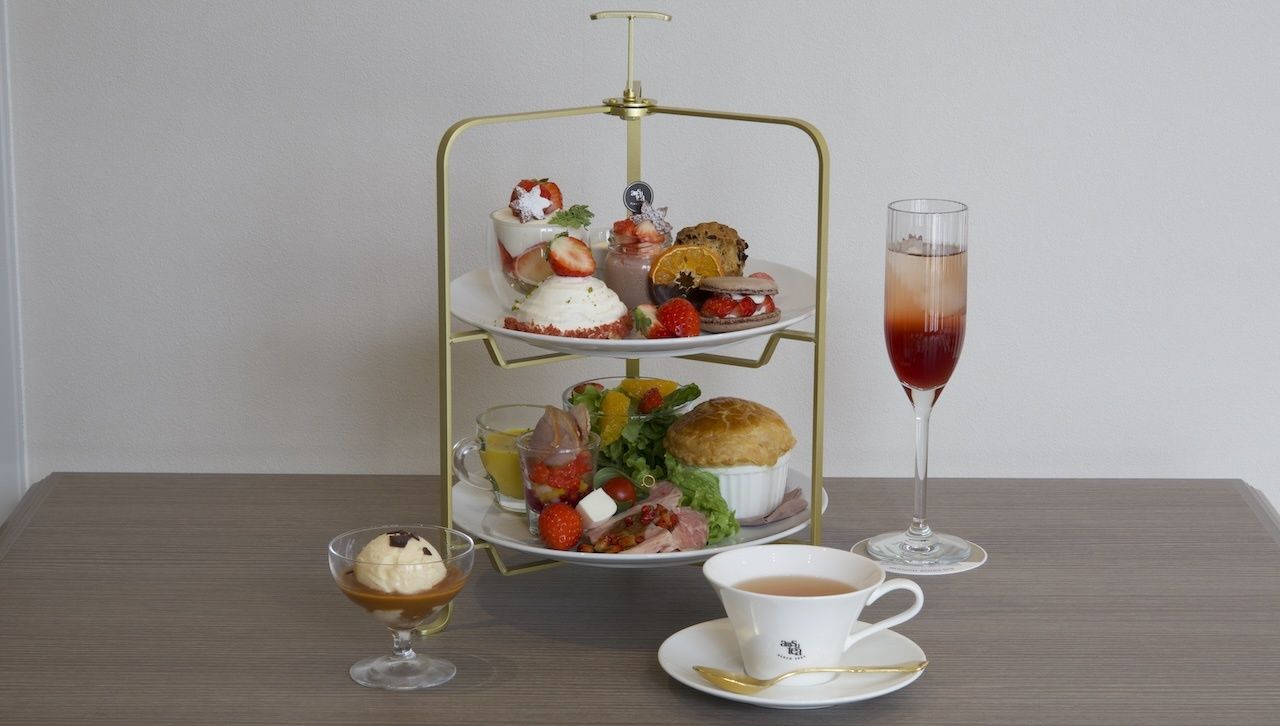 イヴェール・ロワイヤル・アフタヌーンティーセット (平日 16:00〜)