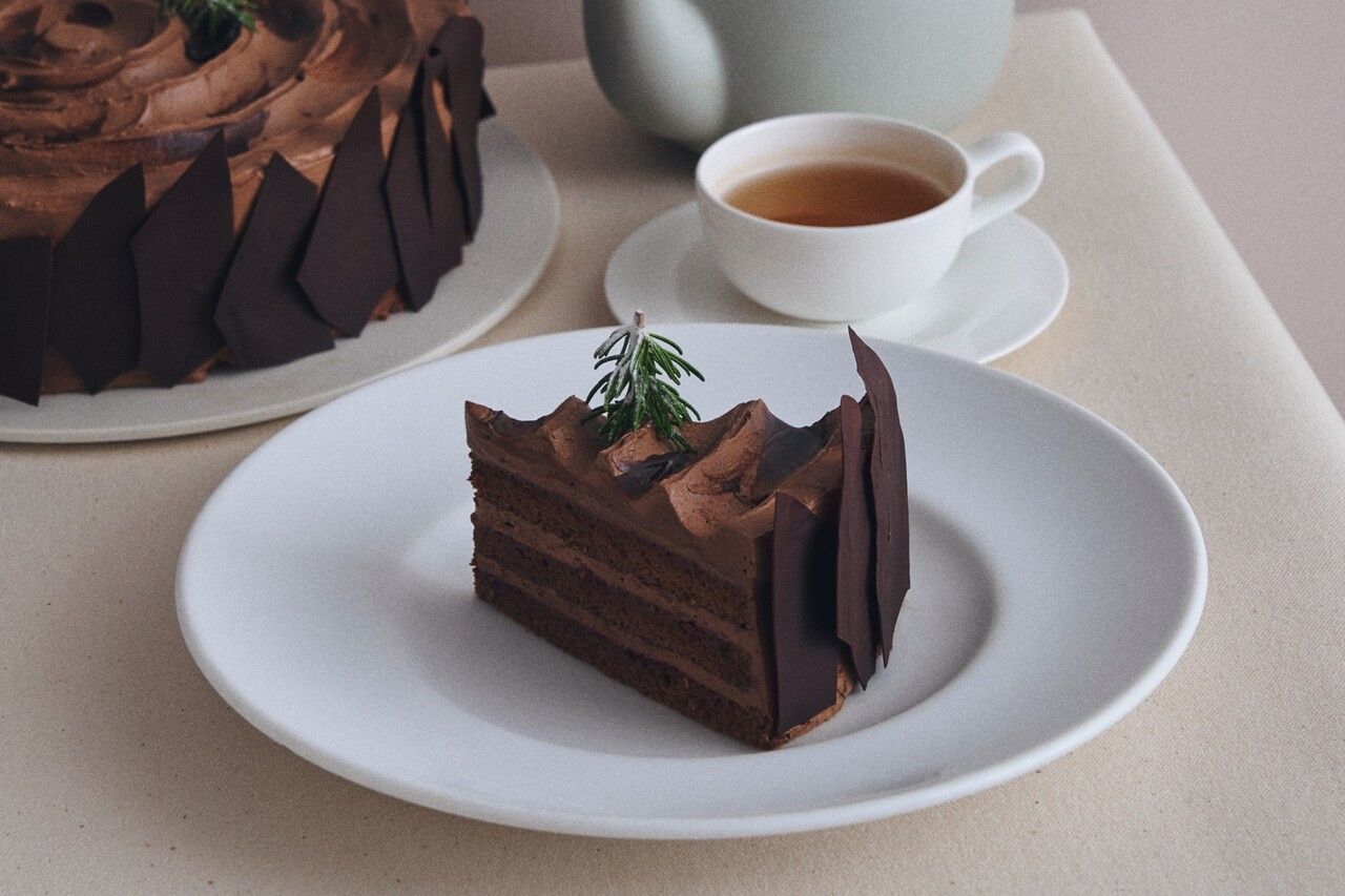 【12/26～】ドリンクセット / フランボワーズショコラのブッシュ・ド・ノエル