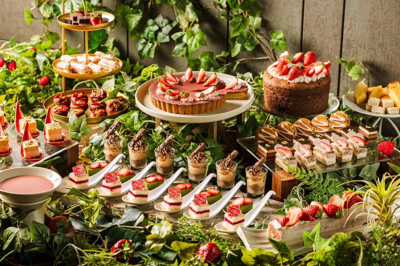 CÉ LA VI SHORT LUNCH COURSE & ''STRAWBERRY × CHOCOLATE DESSERT BUFFET'' WEEKDAYS ONLY