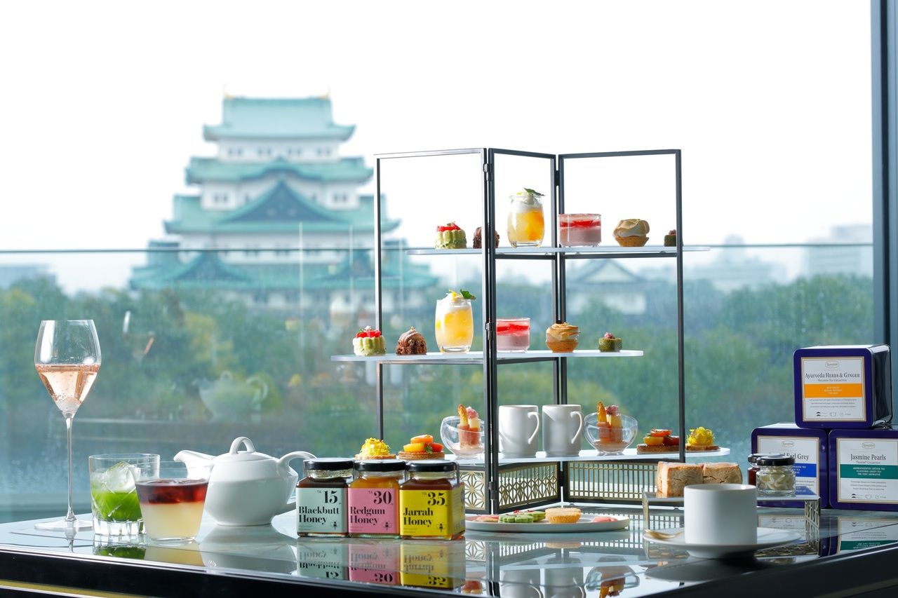 [Includes a complimentary glass of champagne] AFTERNOON TEA with A BUZZ FROM THE BEES - Ronnefeldt free-flowing tea included.
