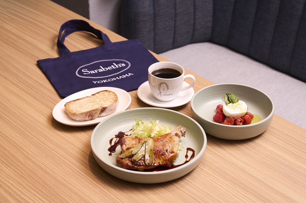 Light dinner course with Limited-Edition Gift