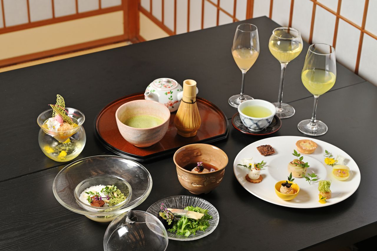 Seibu Prince Global Rewards members can enjoy a Japanese afternoon tea with tea at Fukujuen Tea House.