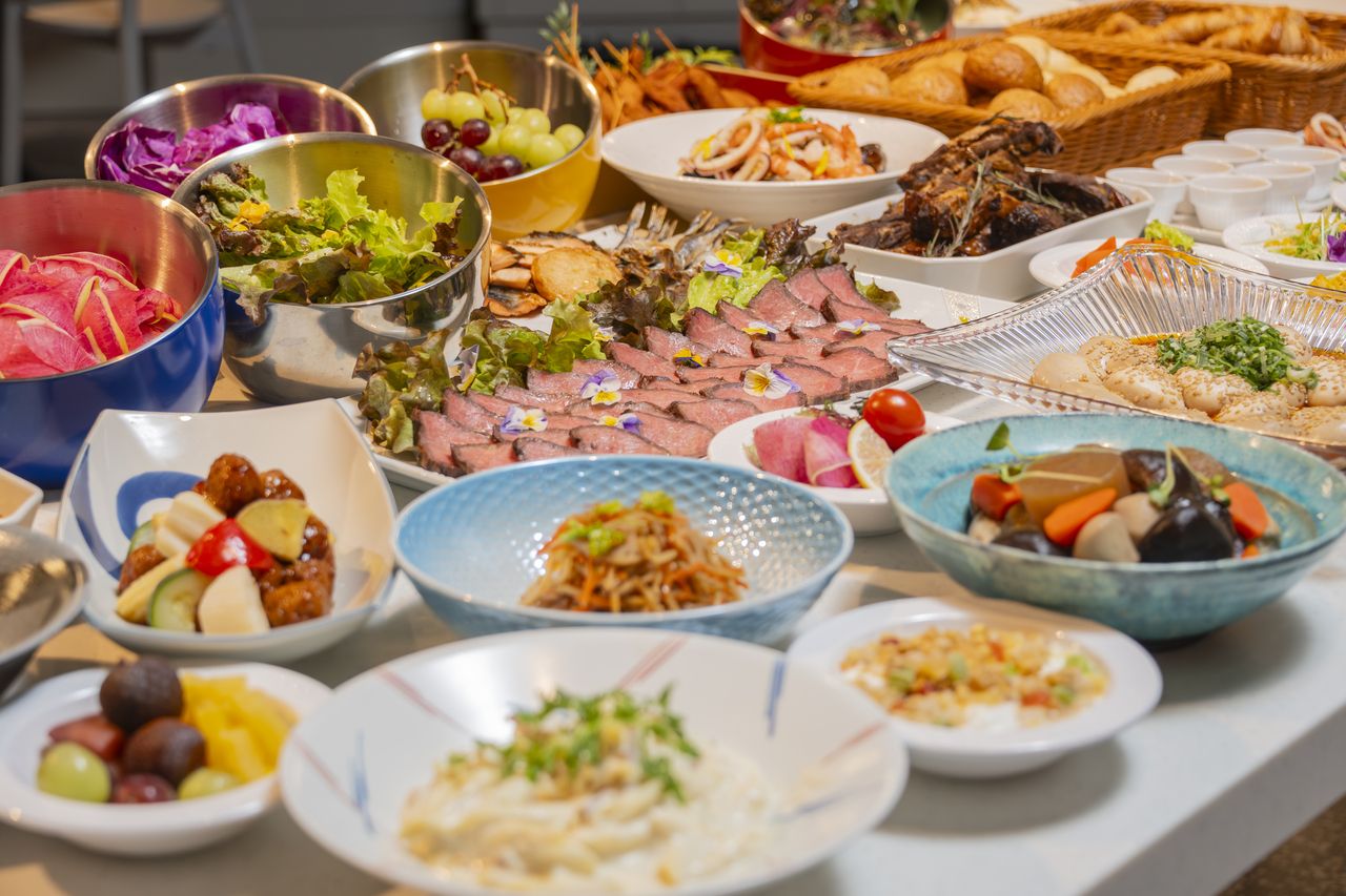 SIDETRACK Original Lunch Buffet (Elementary School Students)