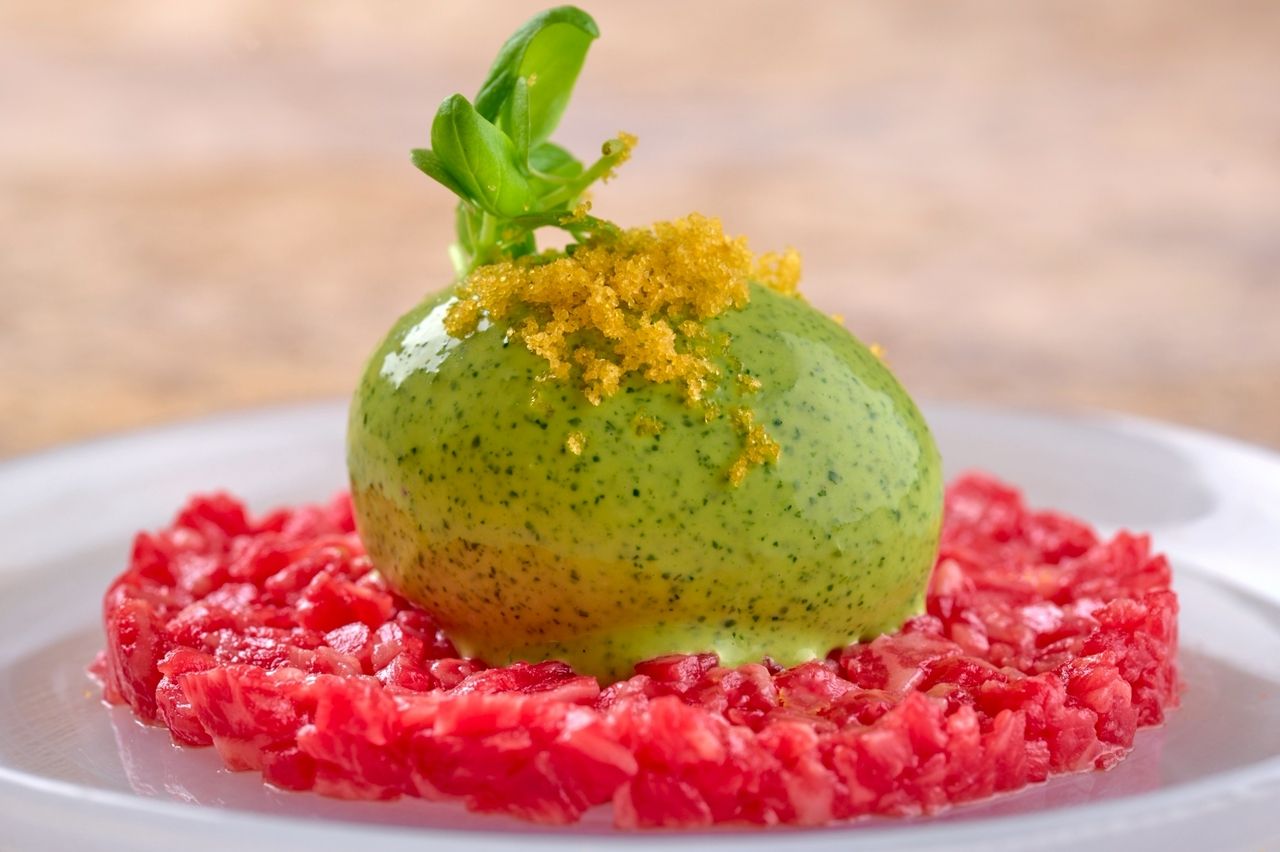 Summer's [THE Ushimitsu Course] is a course where you can enjoy Ushimitsu from start to finish. We offer summer oeuf mayo yukke ~basil mayo~, a spicy brioche cutlet sandwich with carefully selected beef tenderloin, and a fluffy and creamy omelet rice with stone-grilled beef!