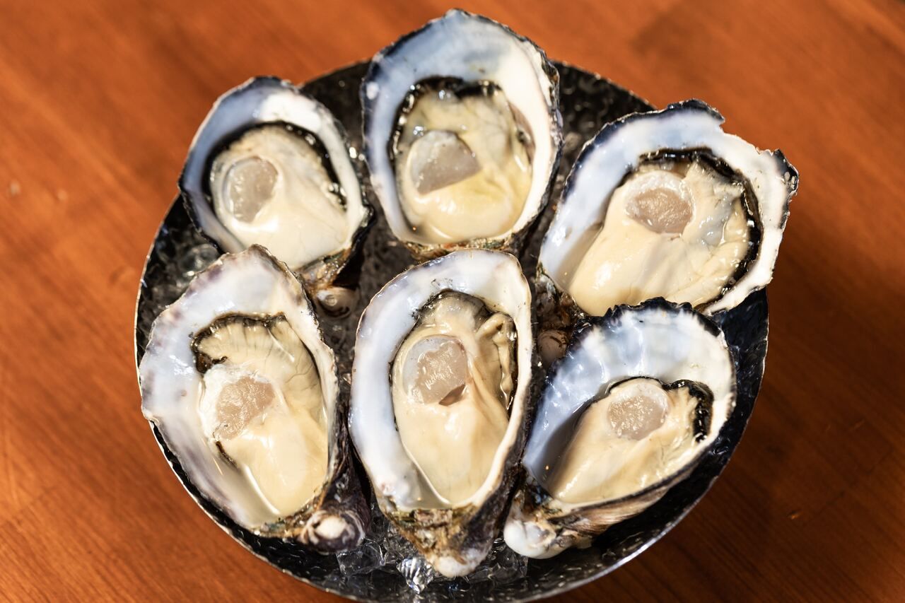 想吃很多生蚝的朋友们！！Oyster Lab 的生蚝自助餐♪（含税 6,500 日元）