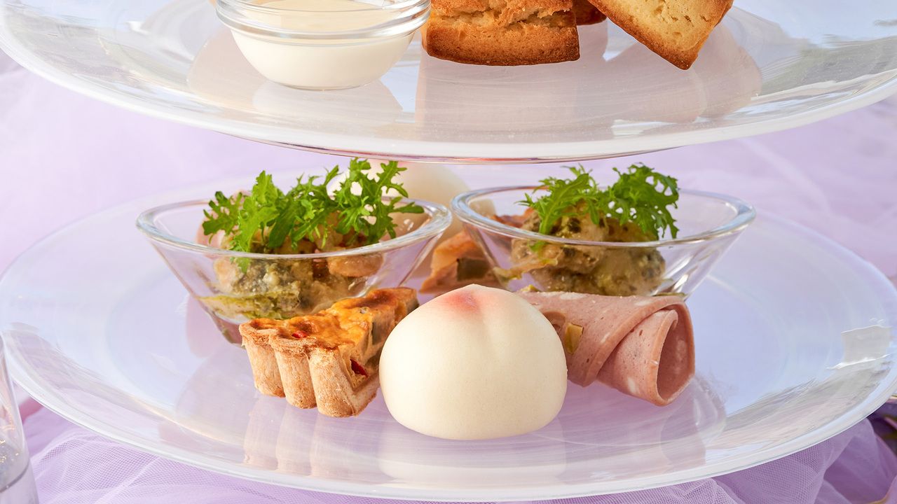 【Peach Afternoon Tea】Unlimited refills on coffee! Includes a glass of champagne.