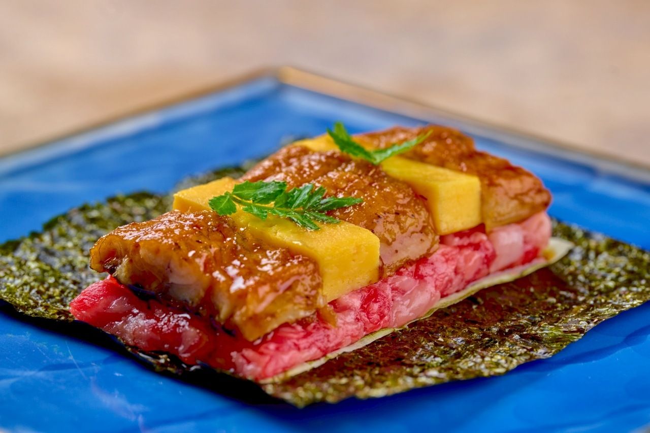 Private rooms guaranteed! New summer “Ginza Chikamitsu Grilled Meat Top 100 Restaurants 2025 Commemorative Course”: “Selected Wagyu eel yukke dog”, “Spicy tartar menchikatsu sandwich”. Seven carefully selected grilled dishes served with seasonings suited to each cut.