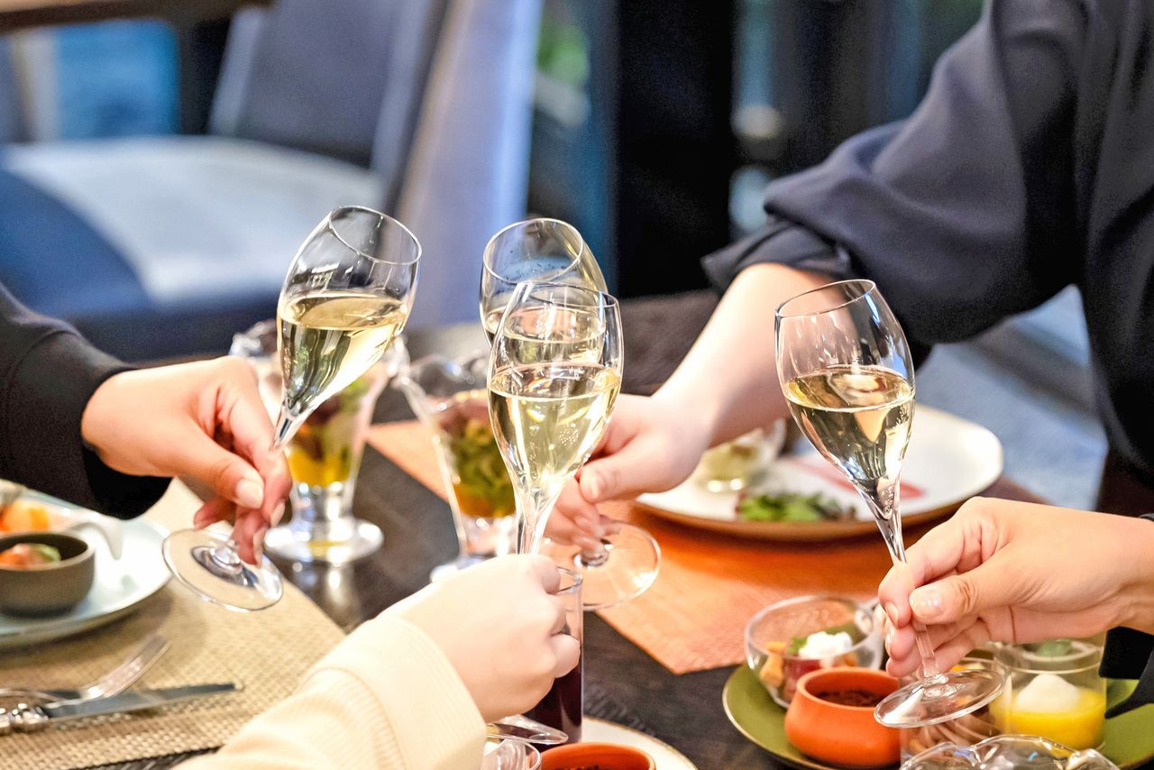 [September, October, November] Choose-your-own pasta + Buffet with one alcoholic drink included (unlimited time)