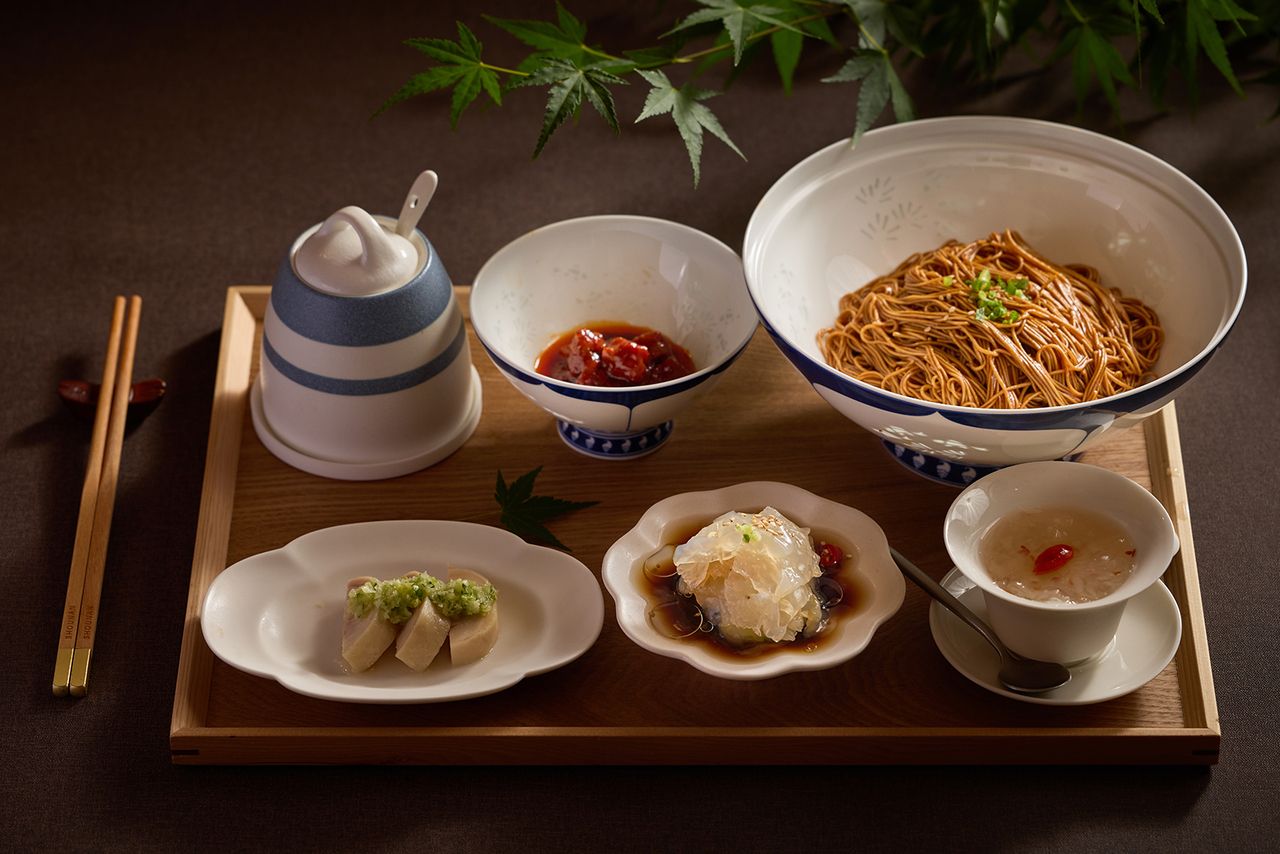 Weekday lunch set: choose from 8 different sets (5 items total)