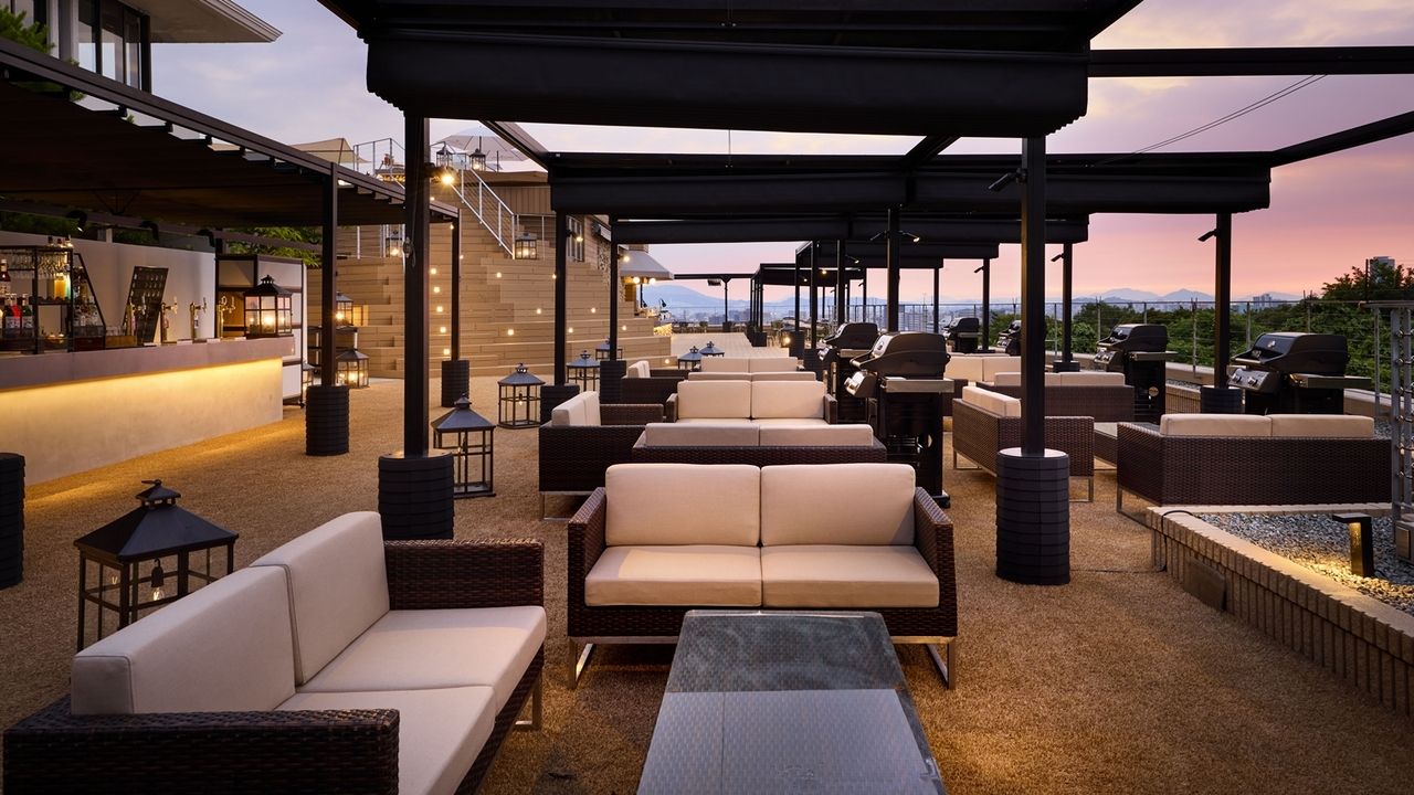 Lunch [Sofa seating] Adults (13 years and up), free soft drinks