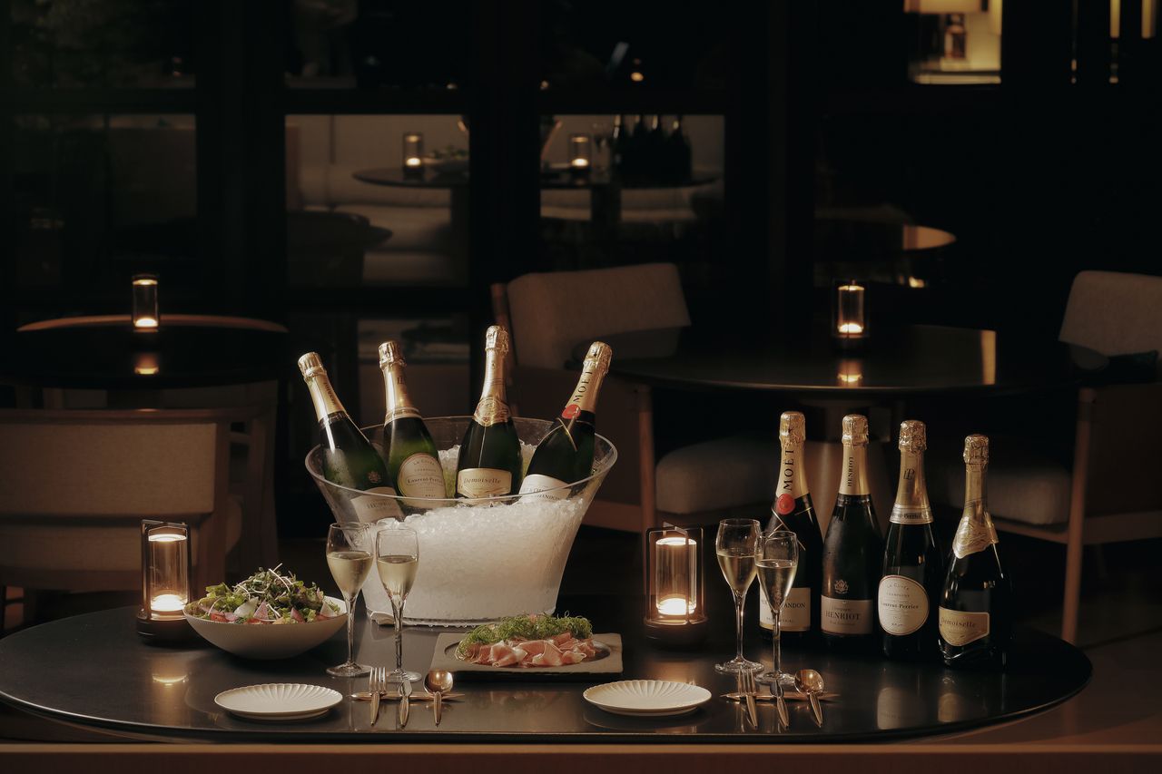 Champagne Lumière / Includes two appetizers