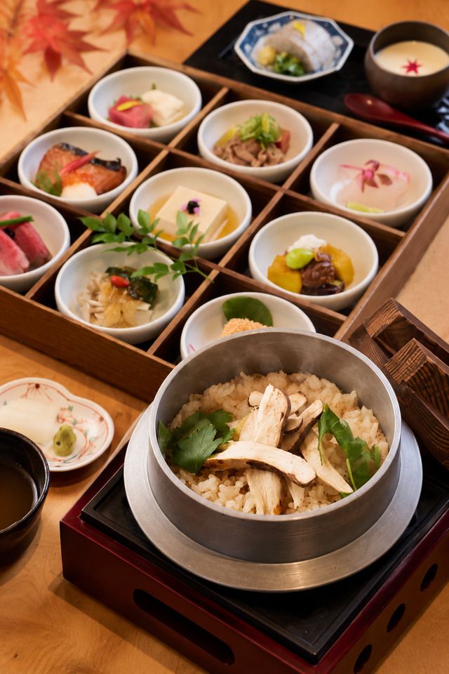 平日＆季節限定！松茸釜めしの箱庭ランチ『9種の箱庭膳 ～季節の旬菜旬魚～ ＆自家製寄せ豆富と松茸と湯葉の釜めし』 平日限定3,300円(税抜)