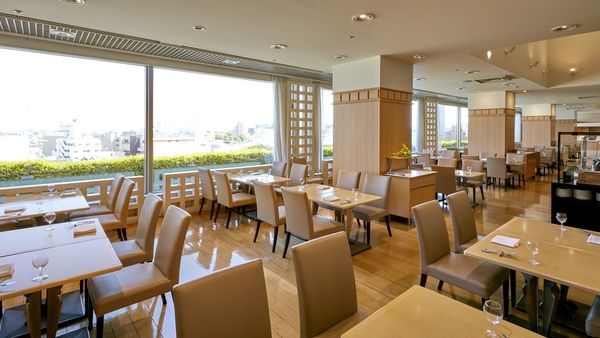 店内テーブル席