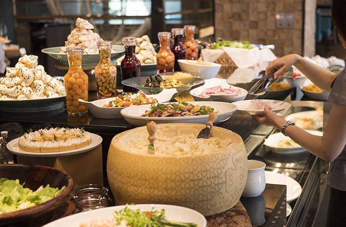 All day dinning Folk Kitchen