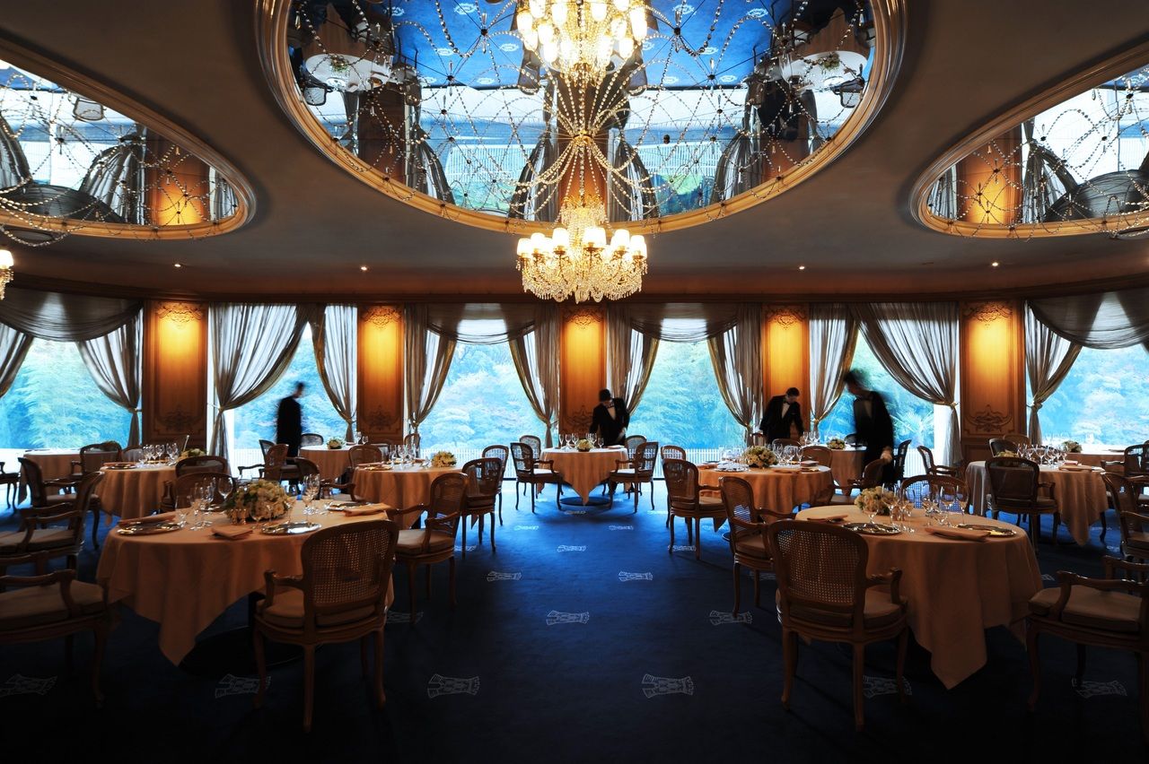 Table Reservation (does not include pre-orders of food or beverage)