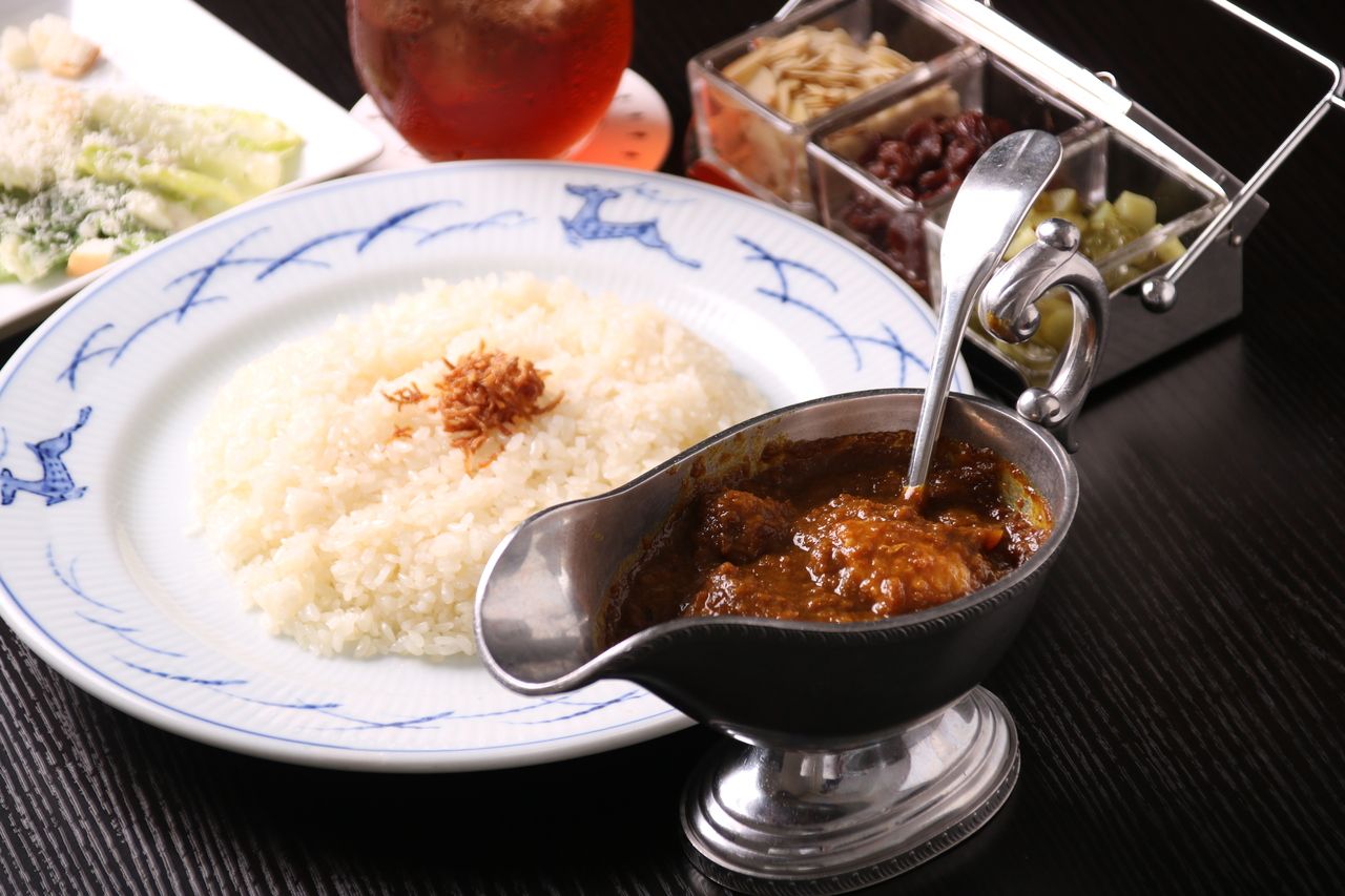 三笠会館のインド風チキンカレーランチ