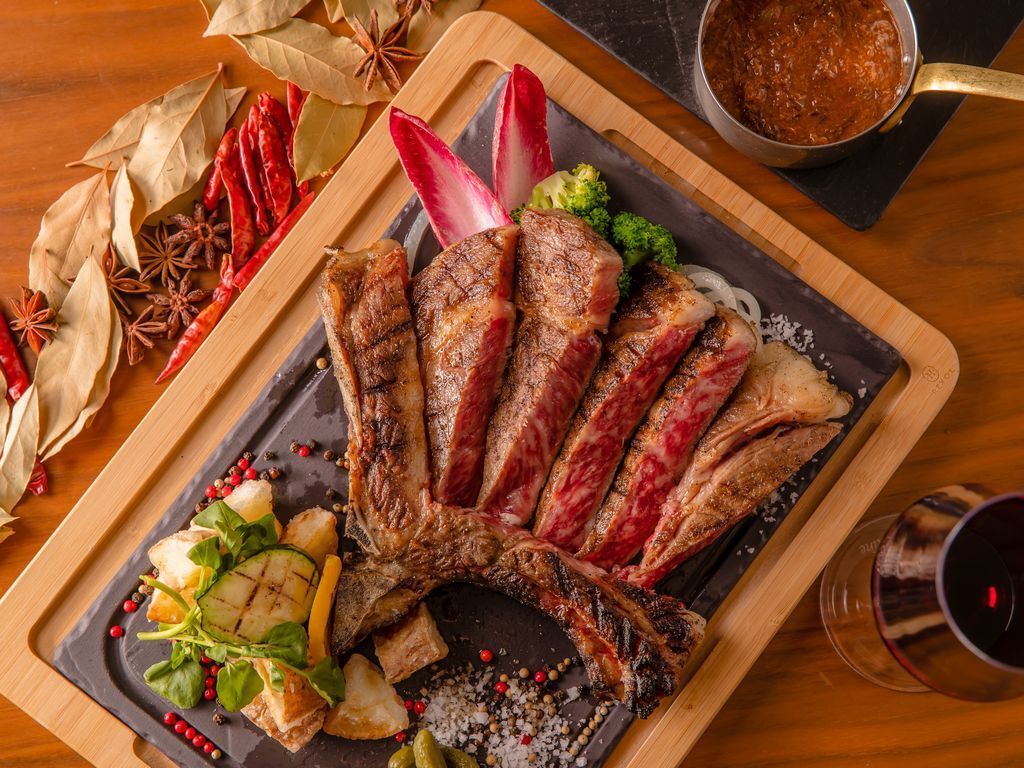 [60 types of free flow] Hotel teppanyaki quality at the bar lounge All 3 items including Kuroge Wagyu beef bone steak