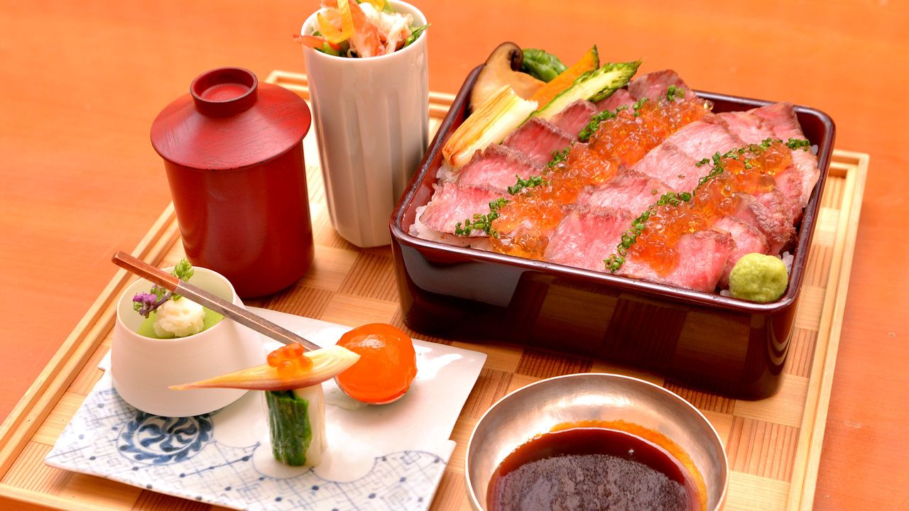 Pranzo: bistecca di manzo Sendai bento