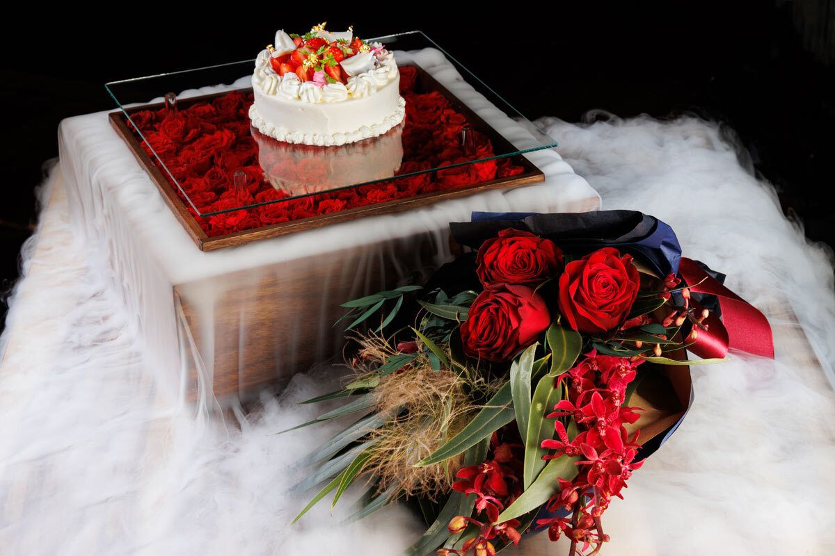 【花束+薔薇・演出アニバーサリーケーキ付】記念日ランチコース（全7品+乾杯シャンパン）