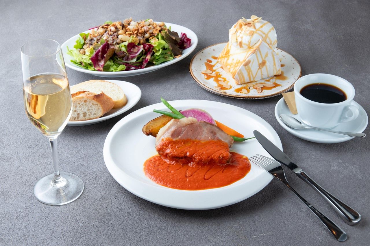 [Weekend-only lunch course, 2-hour seating] ~ Toast drink + salad + main dish + dessert + CAFE