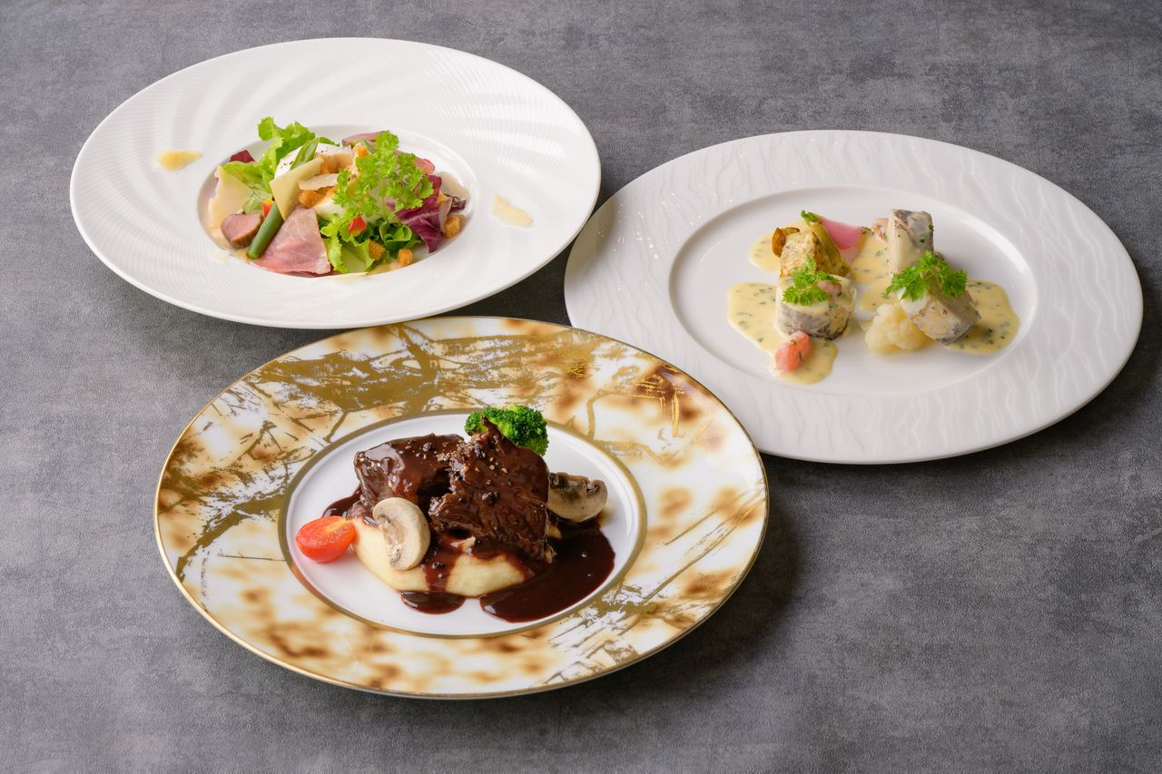 [Piano pranzo di anniversario] Pranzo mensile + Bisque di aragosta + Un drink + Bouquet celebrativo + Dessert celebrativo