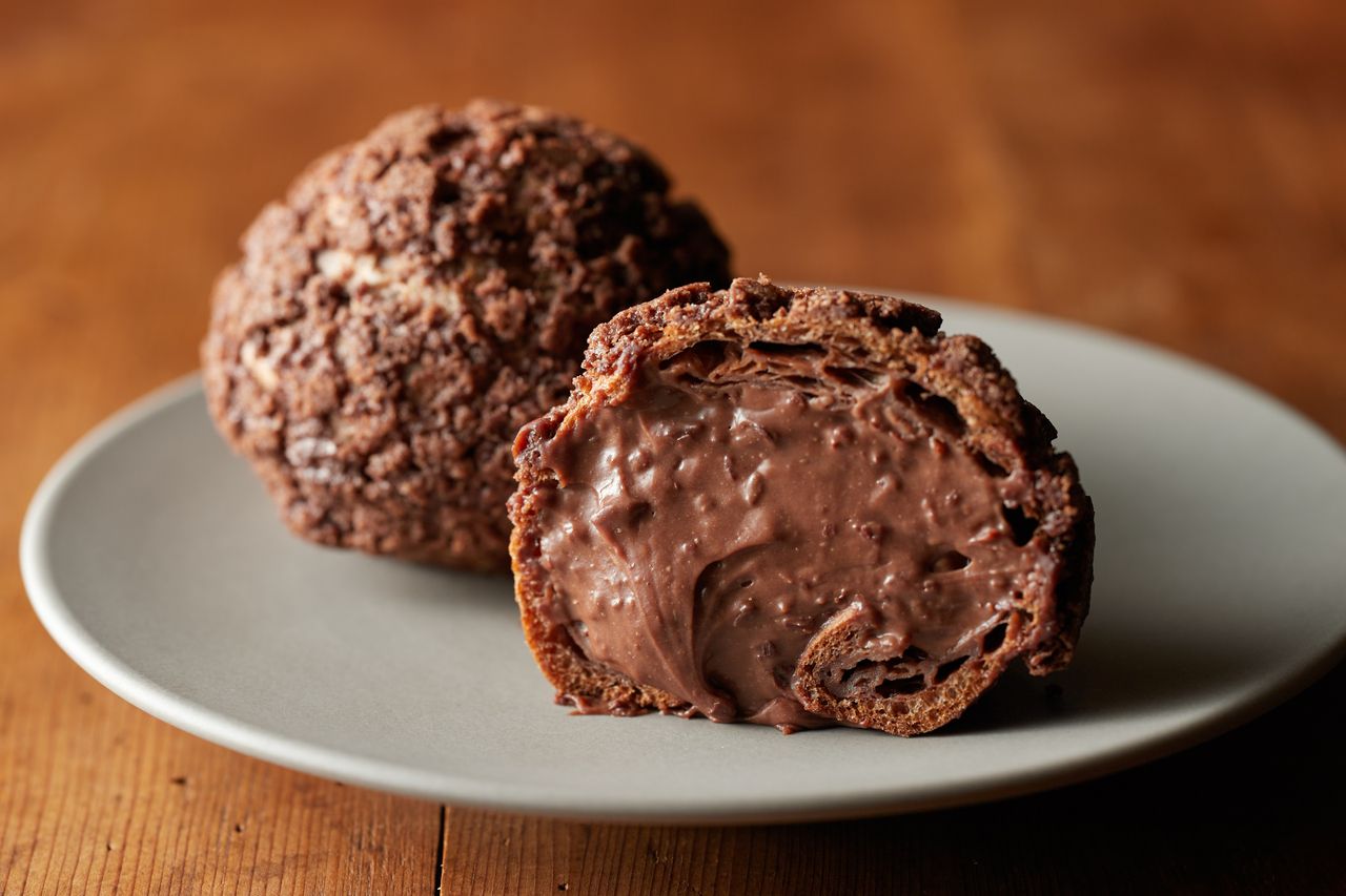 【テイクアウト】オーガニックチョコレートシュークリーム