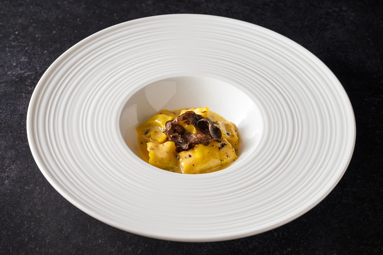 【仅限午餐】Rosa Alpina 5,500日元～适合商务宴请或朋友聚餐～主菜以鱼肉为主～有包间